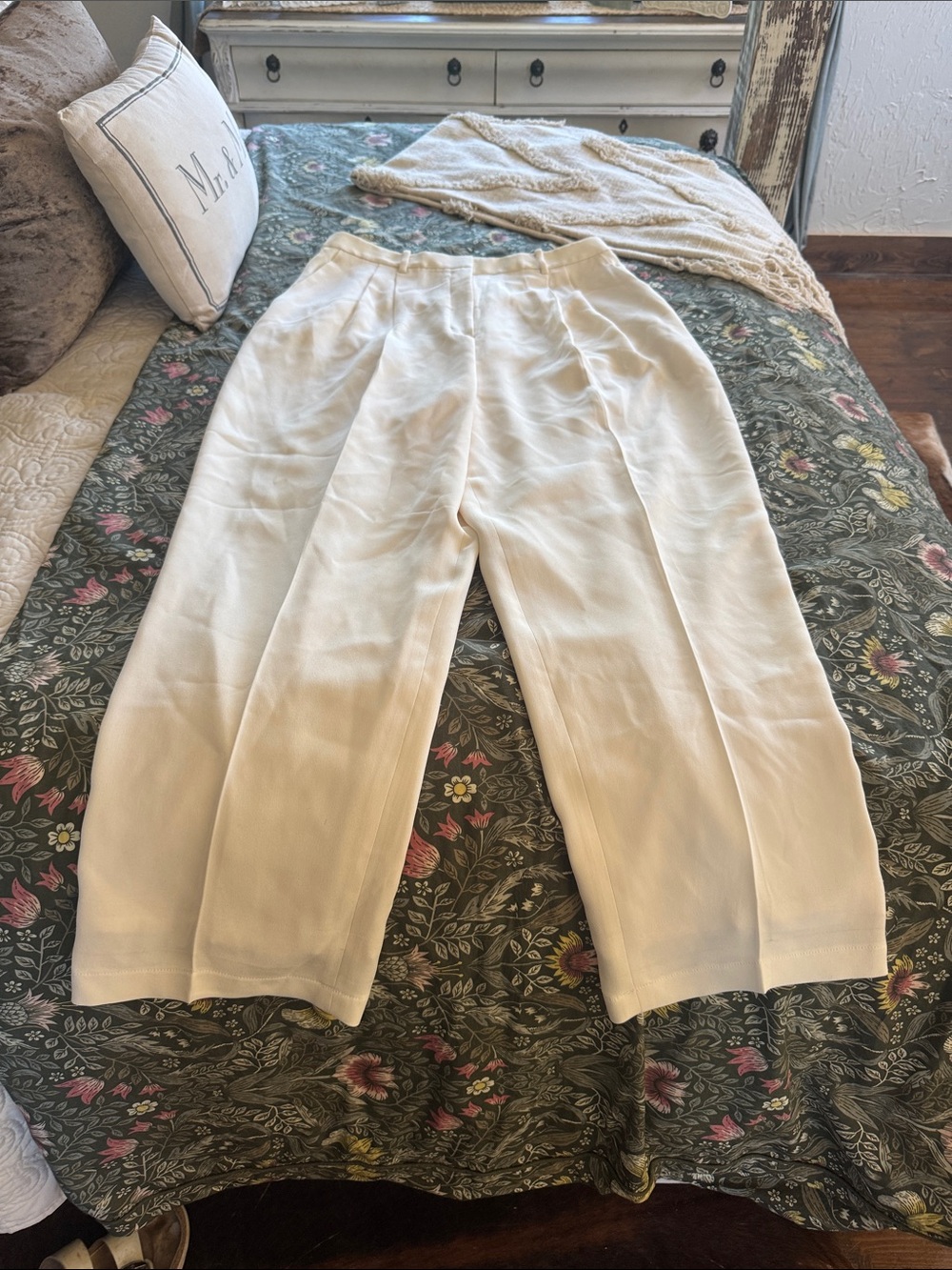 Tory Burch Cream Wide-Leg Cropped Pleat Pants